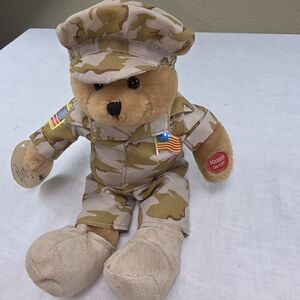 1984 American Military Heroes US GI Bear Plays God Bless The USA Chantilly Lane